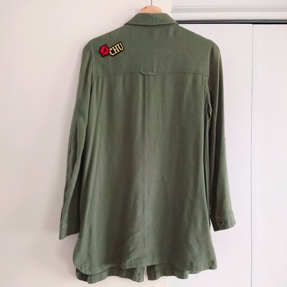 ๐ HOST PICK 2/$35 ๐Love Tree long army green shirt with patches - Picture 3 of 5
